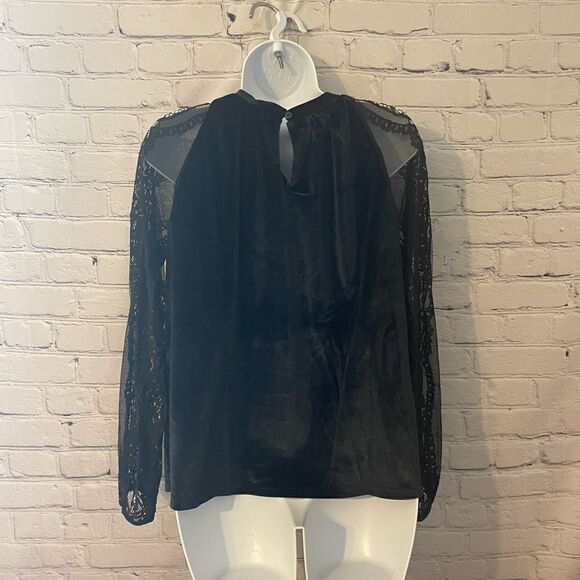 Gorgeous black velvet and lace top NWT size L - Picture 4 of 10